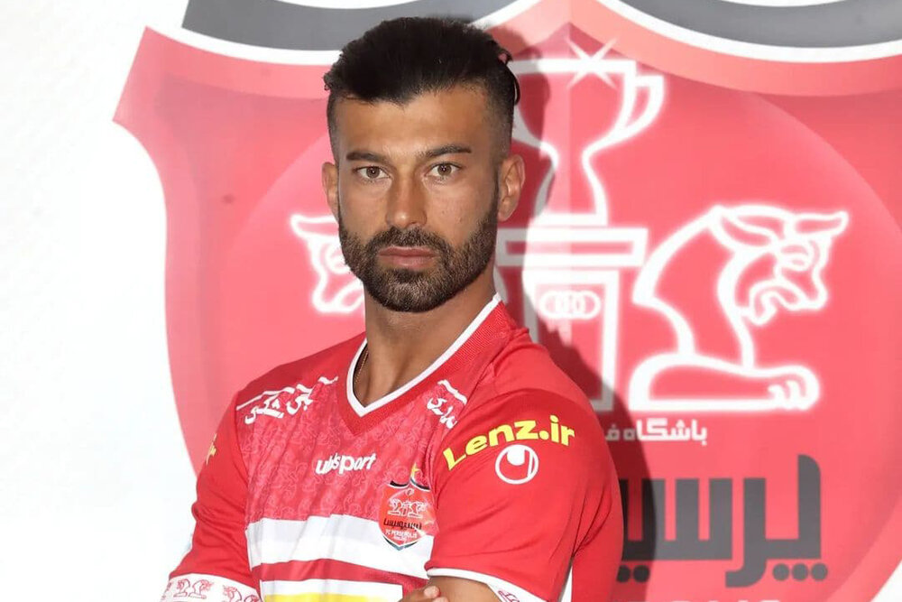 عکس/ژستها جالب رامین رضاییان با لباس پرسپولیس عکس/ژستها جالب رامین رضاییان با لباس پرسپولیس