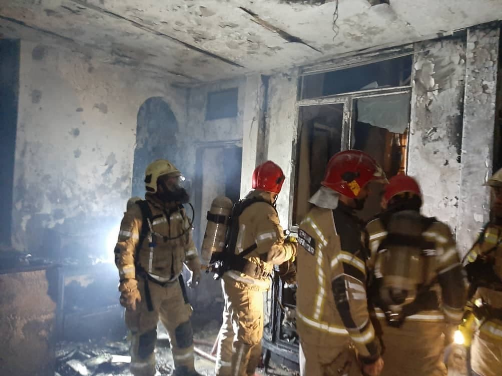 کشف جسد سوخته مرد میانسال در خانه سوخته/ عکس کشف جسد سوخته مرد میانسال در خانه سوخته/ عکس