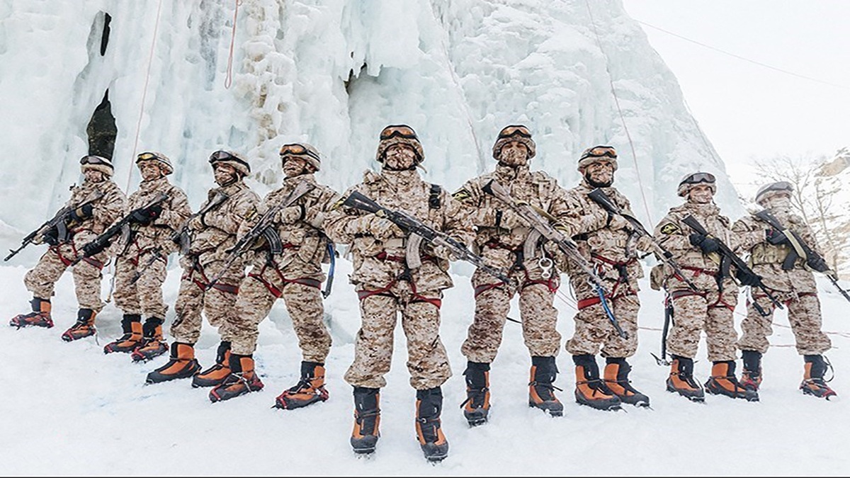 فیلم| رزم در برف یگانهای ویژه نیروی زمینی سپاه