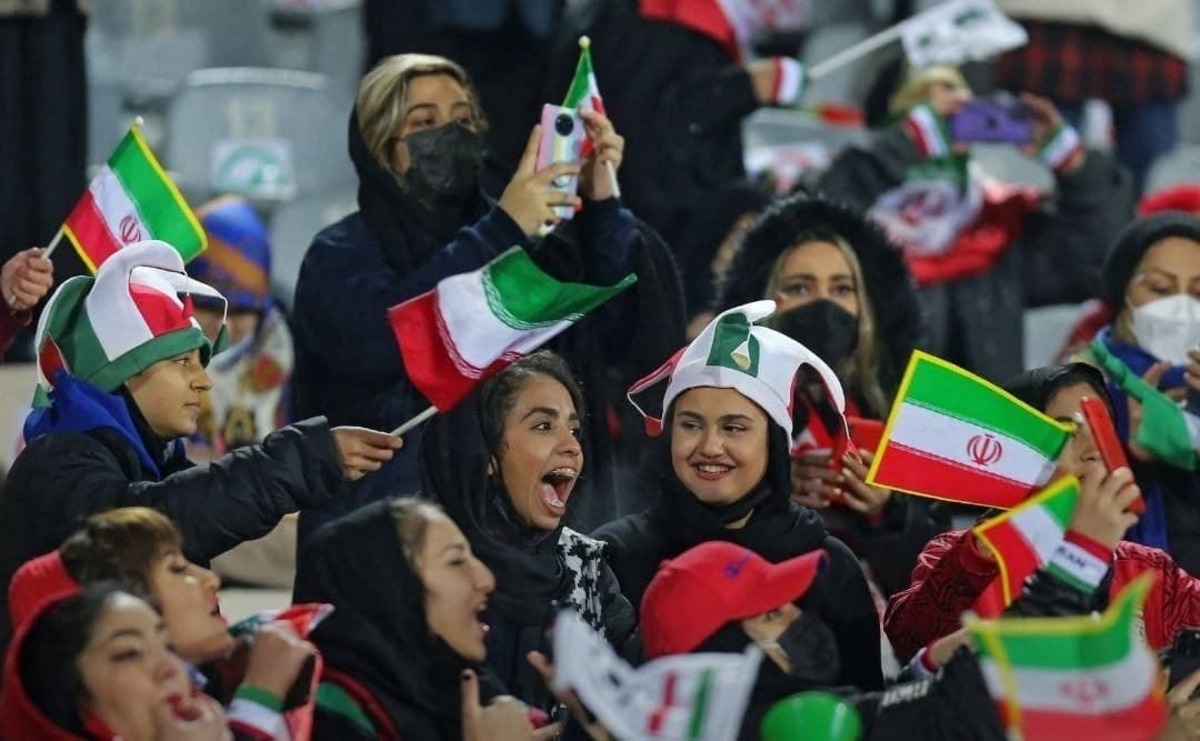 علم‌الهدی: هیجانات زنان در ورزشگاه منعکس نشود