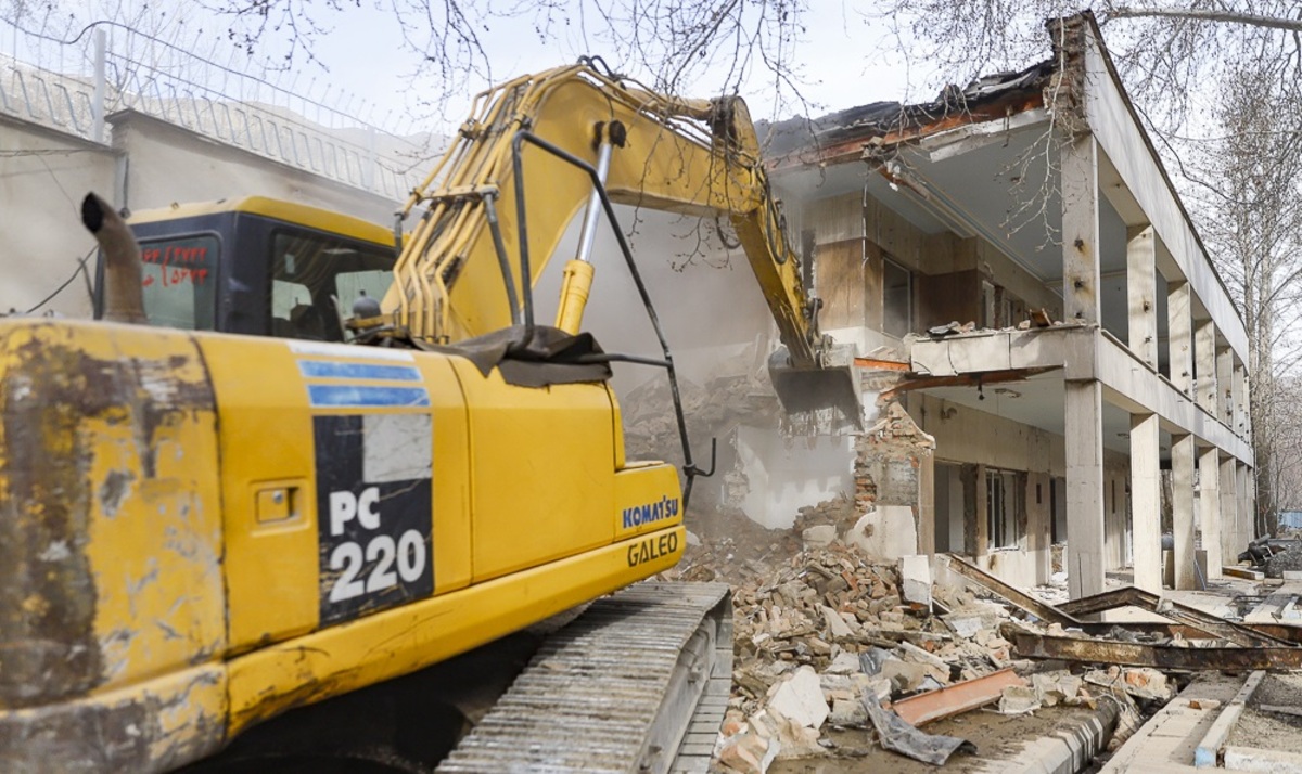 تصاویر| تخریب بنای متعلق به وزارت نیرو