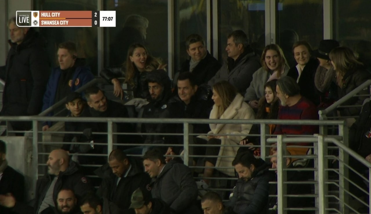 عکس| شکار صیادمنش در کنار تیم جدیدش عکس| شکار صیادمنش در کنار تیم جدیدش