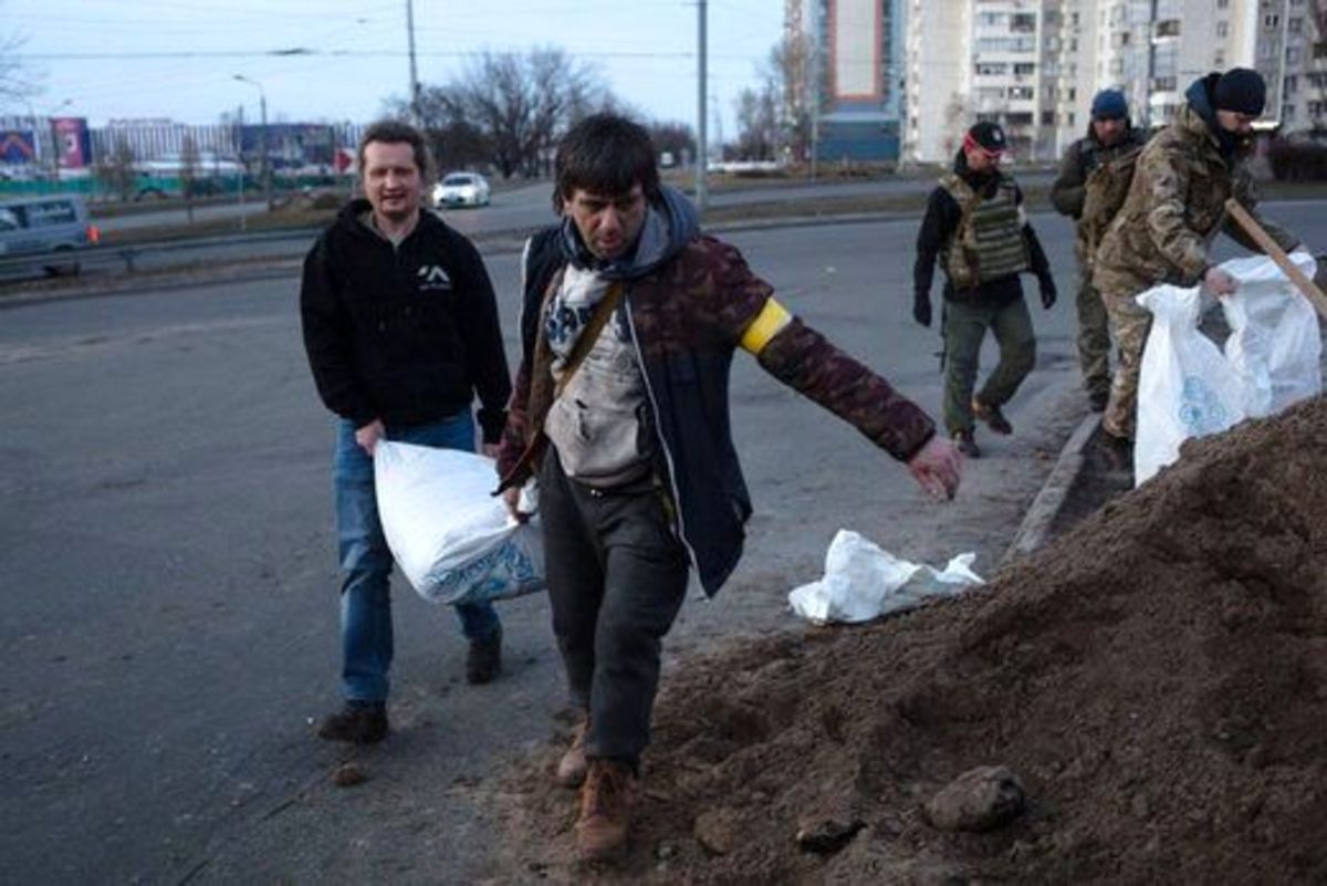 حمله کیهان به مردم اوکراین: به اندازه یک مترسک مقاومت نشان ندادند!