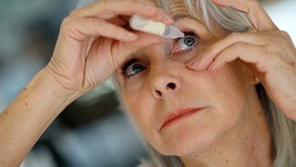بیماری خشکی چشم در سالمندان؛ علل، علایم و درمان