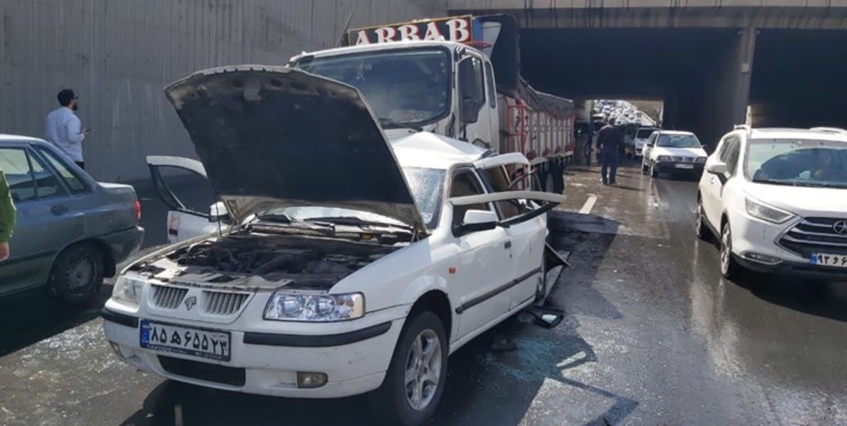 تصادف زنجیره‌ای ۱۰ خودرو در اصفهان