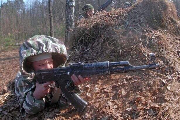 پوتین کودکان روسی را آماده جنگ کرد/عکس پوتین کودکان روسی را آماده جنگ کرد/عکس