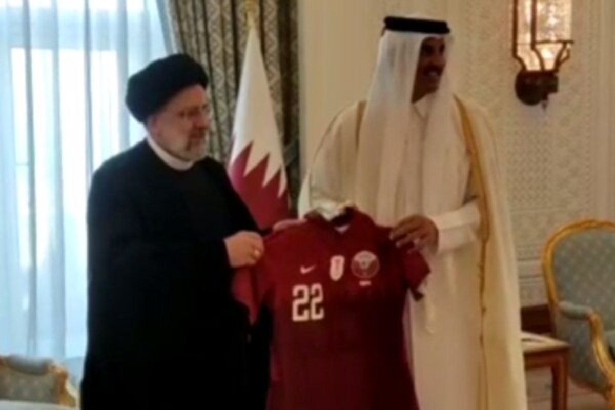 پیراهن تیم ملی فوتبال قطر به رئیسی اهدا شد