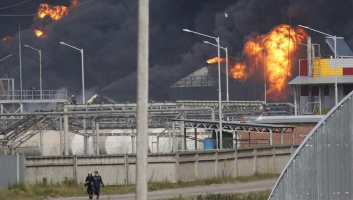 فیلم| آتش‌سوزی در انبار‌های نفتی کی‌یف پس از حمله موشکی روسیه