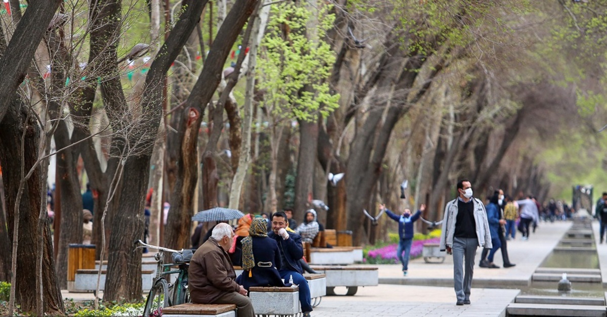 تصاویر| شمیم بهار در چهارباغ اصفهان