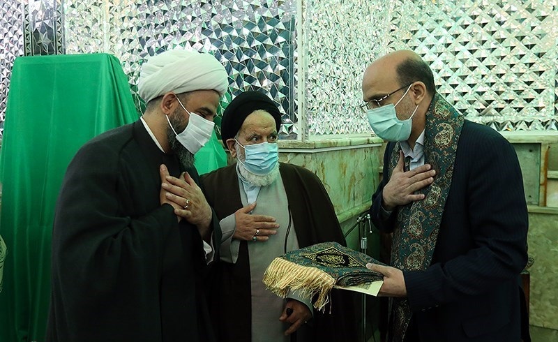 تصاویر| غبارروبی ضریح امامزاده صالح