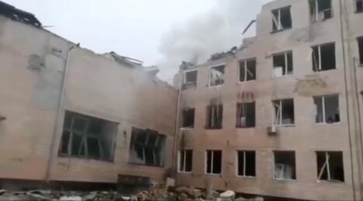 فیلم| این مرکز نظامی در کی‌یف در بمباران روسیه نابود شد