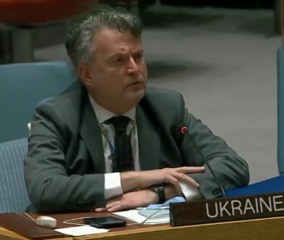 فیلم| سفیر اوکراین به سفیر روسیه: جنایتکاران جنگی مستقیم به جهنم می‌روند