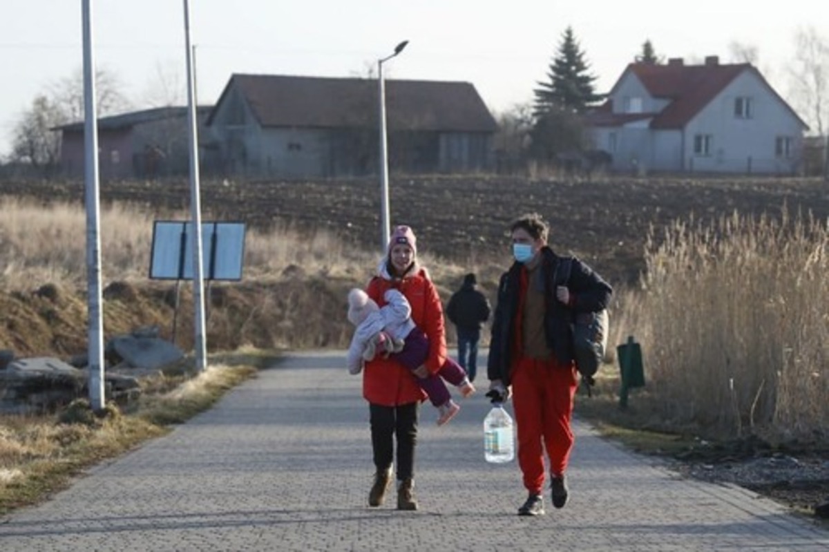 تصاویر| هجوم شهروندان اوکراین به گذرگاه مرزی لهستان