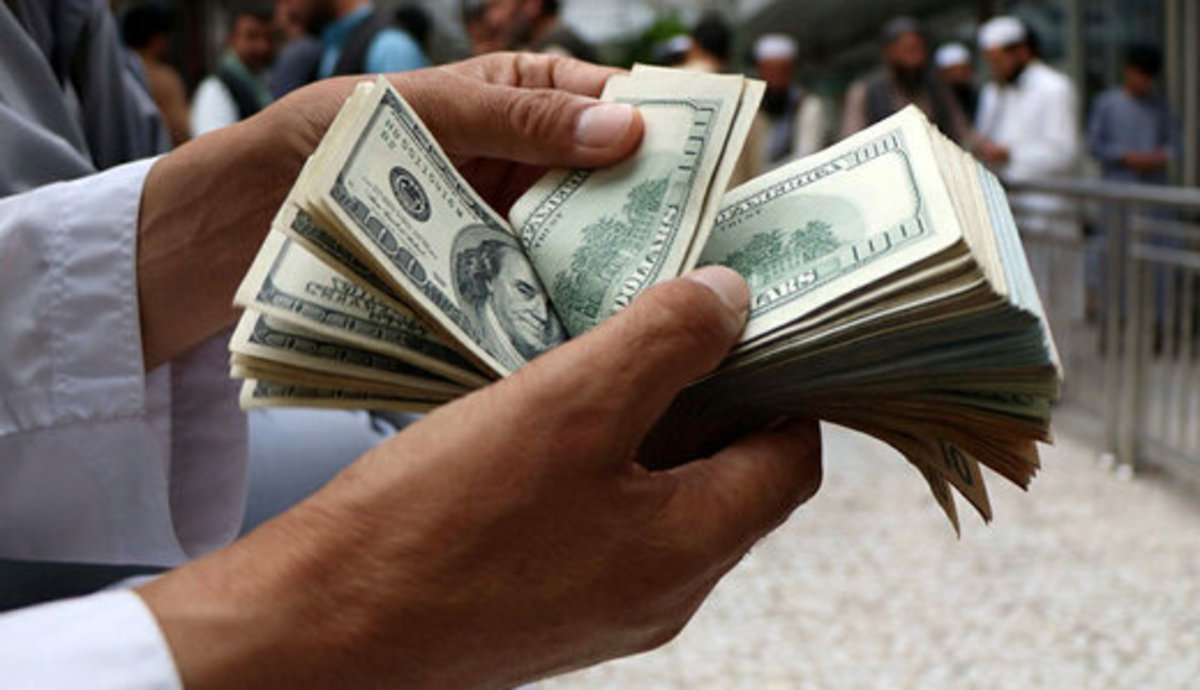 حذف ارز ۴۲۰۰ تومانی در دوره تحریم و بی دلاری دولت، یعنی فشار بر محرومان
