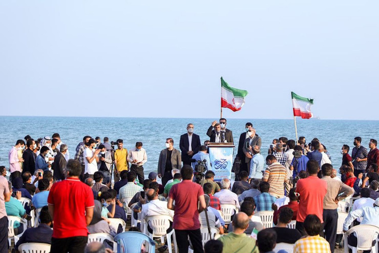 تصاویر| میتینگ احمدی‌نژاد در اوج کرونا و لب ساحل بوشهر