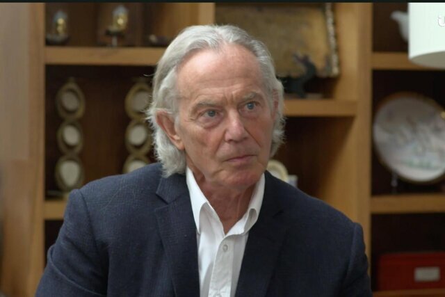 من یک نخست‌وزیر سابق معمولی نیستم؛ من یک نخست‌وزیر سابق باحال هستم!/عکس