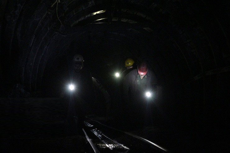 جست‌وجوی بی‌نتیجه برای یافتن ٢ کارگر زیر آوار معدن طزره