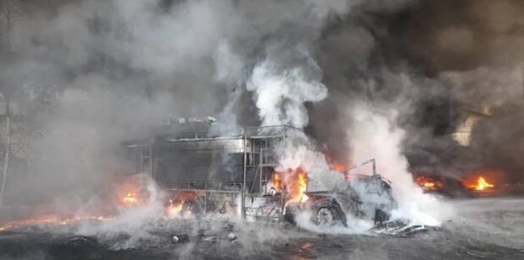 انفجار و آتش سوزی گسترده در کارخانه تاژ در قزوین/آتش‌نشانان درحال مهار حریق هستند