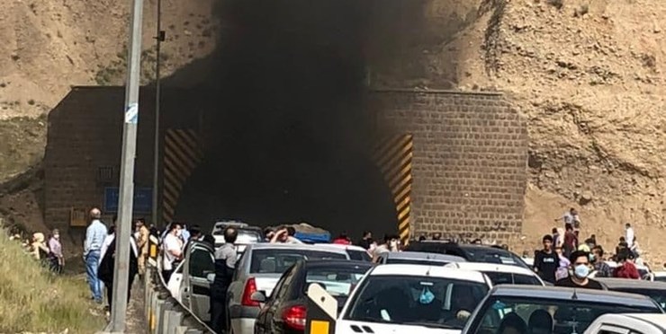 آتش‌سوزی در تونل آزادراه تهران پردیس/ پژو ۲۰۷ در آتش سوخت
