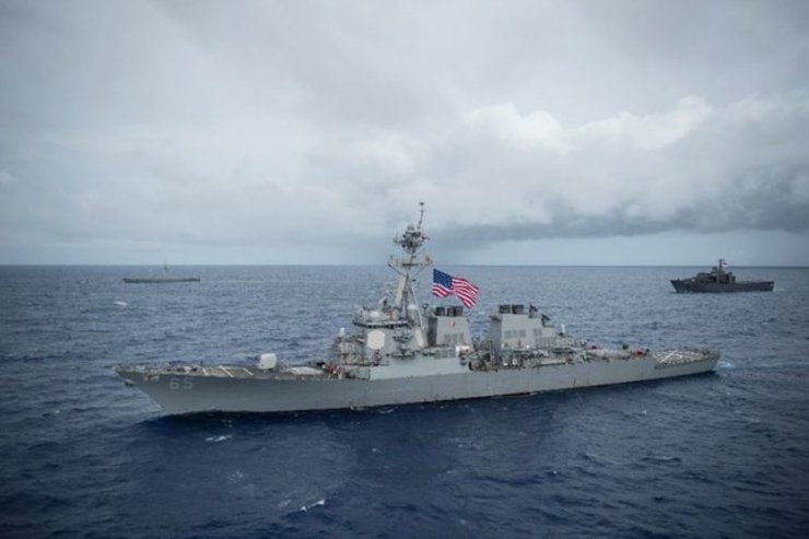 شلیک هشدار ناوهای آمریکایی به قایق‌های سپاه در خلیج فارس