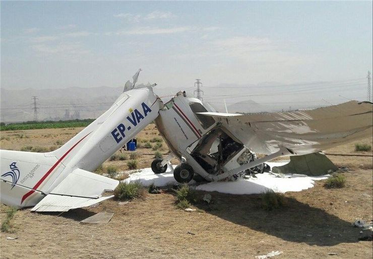 سقوط هواپیمای آموزشی در فرودگاه اراک/ ۲ نفر کشته شدند