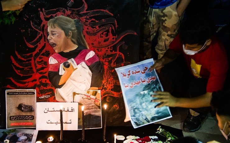 تصاویر| نورپردازی سه بعدی در میدان آزادی به یاد قربانیان انفجار کابل