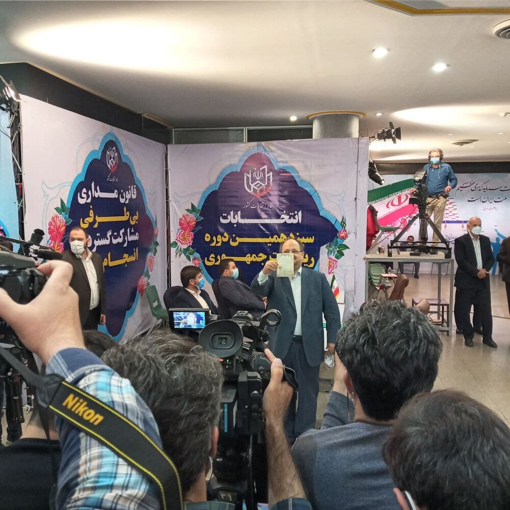 محمد شریعتمداری هم ثبت نام کرد
