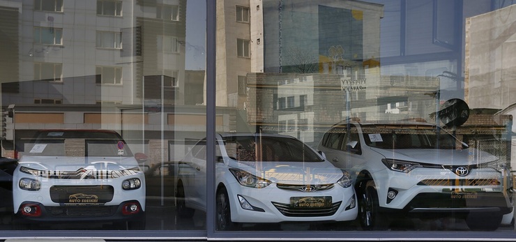 بازار بدون مشتری خودرو در انتظار سرنوشت قیمت ارز