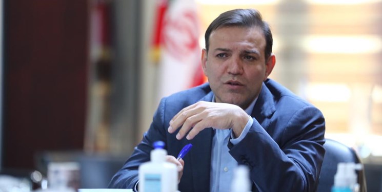 عزیزی‌خادم: این فدراسیون توصیه‌پذیر نیست/خواستار بازنگری قانون منع جذب خارجی‌ها هستم