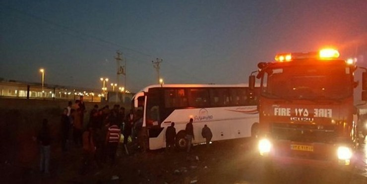 تصادف مینی‌بوس با اتوبوس در قزوین