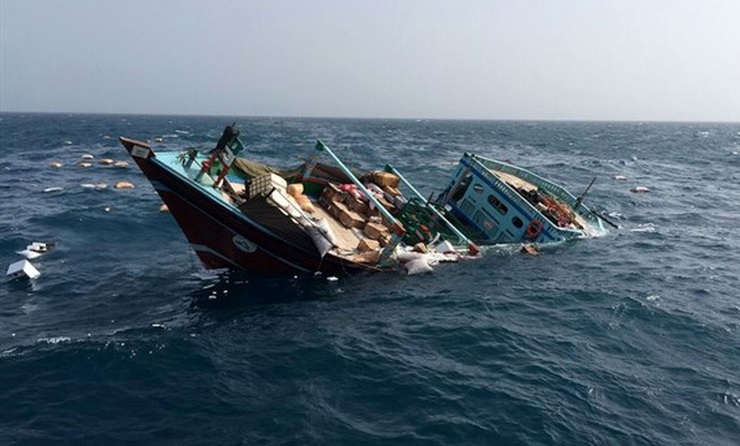 کشتی باری ایرانی در تنگه هرمز غرق شد