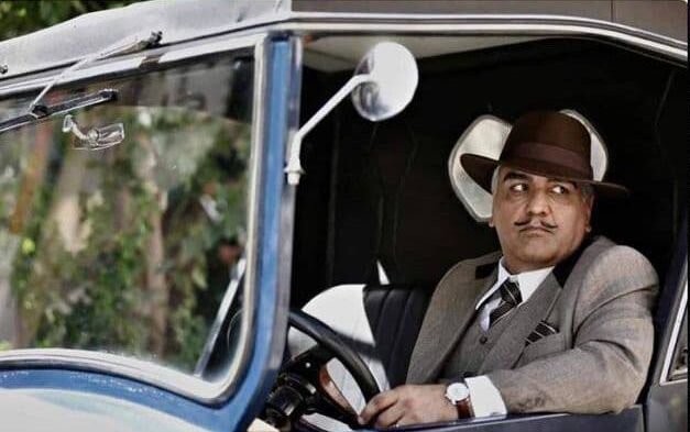 عکس| تیپ مهران مدیری با سییلی عجیب در یک ماشین کلاسیک