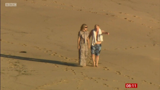 تصویر جنجالی بوریس جانسون با همسرش کنار ساحل/عکس