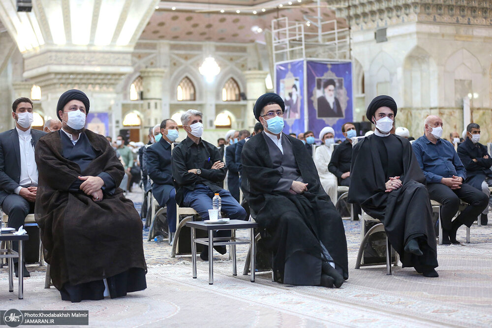 عکسی از سیدحسن خمینی در کنار برادر و پسرش