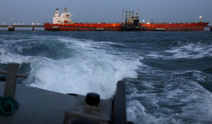 15 میلیارد دلار نفت آماده فروش ایران در زمین و دریا