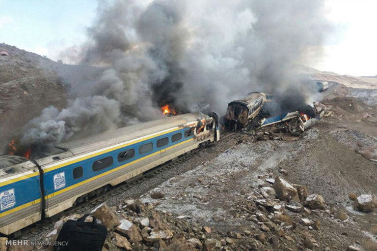 توقف ۲۰۰ مسافر قطار تهران_یزد در بادرود