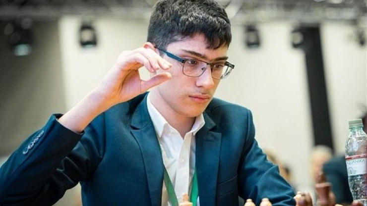 علیرضا فیروزجا، نابغه شطرنج ایران هم فرانسوی شد