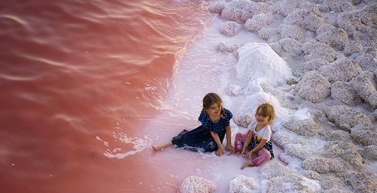 تصاویر| دریاچه ارومیه قرمز شد