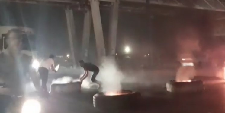 اعتراض مردم چند شهر خوزستان به کمبود آب/آتش زدن لاستیک و بستن جاده