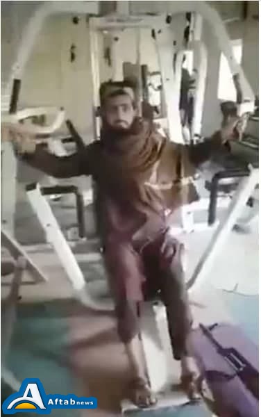 عکس| تمسخر امریکاییها توسط طالبان در سالن بدنسازی عکس| تمسخر امریکاییها توسط طالبان در سالن بدنسازی