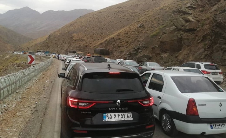 ازحام خودروهای غیربومی و ترافیک سنگین در جاده هراز و سوادکوه