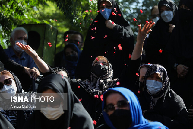 مراسم تشییع پیکر خبرنگارهای ایسنا و ایرنا برگزار شد مراسم تشییع پیکر خبرنگارهای ایسنا و ایرنا برگزار شد