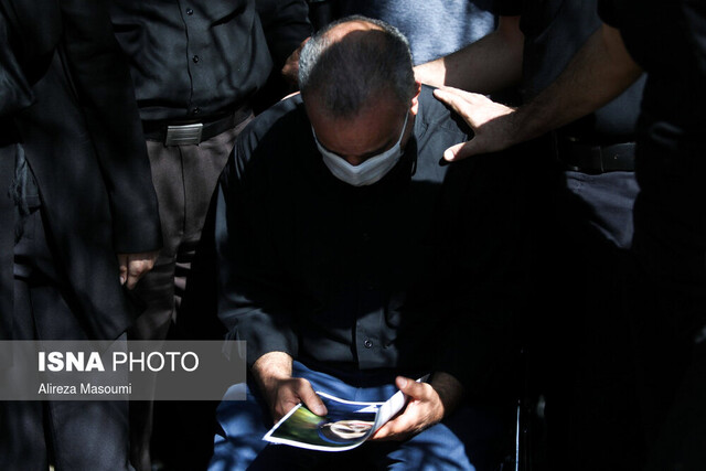 مراسم تشییع پیکر خبرنگارهای ایسنا و ایرنا برگزار شد مراسم تشییع پیکر خبرنگارهای ایسنا و ایرنا برگزار شد