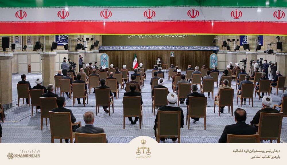 تصویری از دیدار رئیس و مسئولان قوهی قضائیه با رهبر انقلاب تصویری از دیدار رئیس و مسئولان قوهی قضائیه با رهبر انقلاب