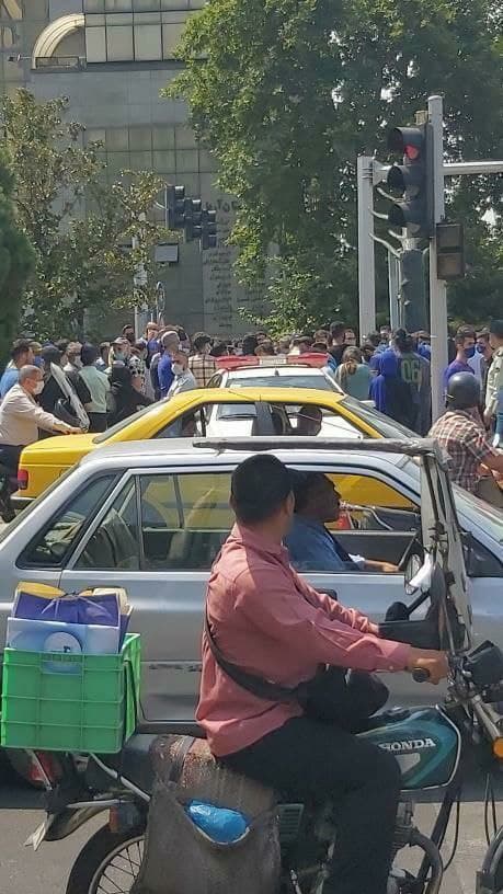 تجمع استقلالیها مقابل ساختمان قوه قضاییه/عکس تجمع استقلالیها مقابل ساختمان قوه قضاییه/عکس