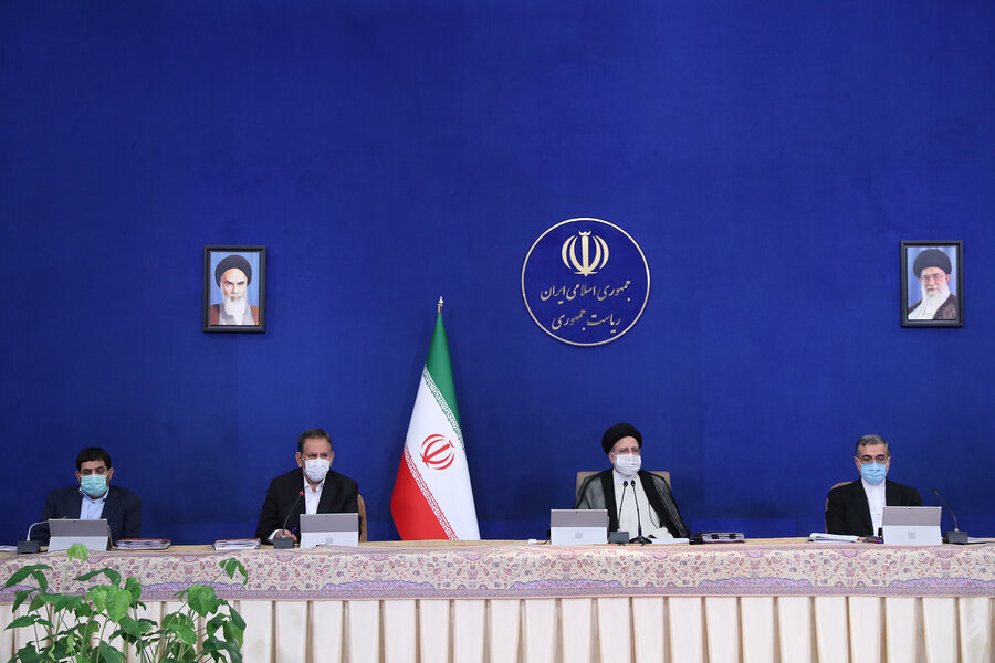 عکسی از آخرین حضور جهانگیری در جلسه هیات دولت در کنار رئیسی عکسی از آخرین حضور جهانگیری در جلسه هیات دولت در کنار رئیسی
