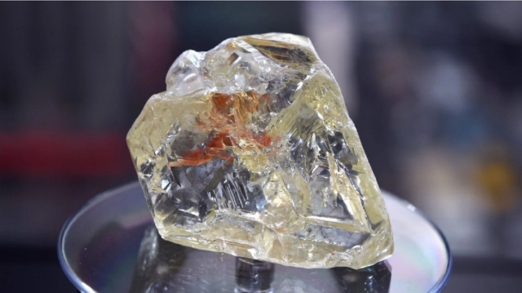 ساخت شیشه ای سخت تر از الماس در چین