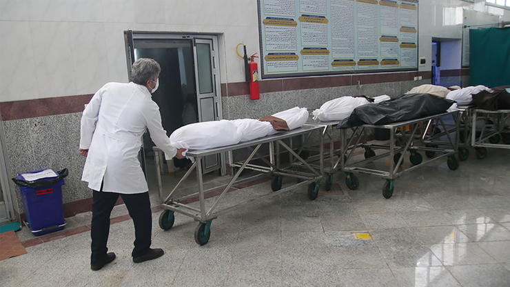 فیلم| صحنه‌هایی تکان‌دهنده از سردخانه یکی از بیمارستان‌های مشهد
