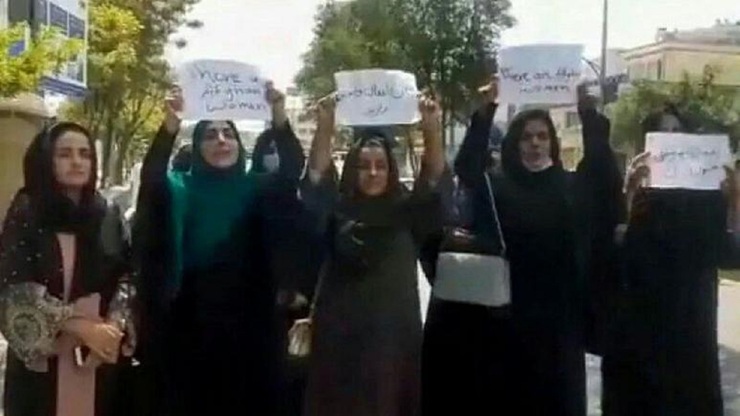 اولین تجمع زنان در کابل پس از ورود طالبان