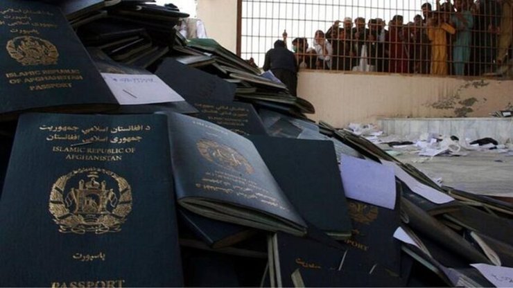 نابودی گذرنامه افغان‌ها توسط پرسنل سفارت آمریکا